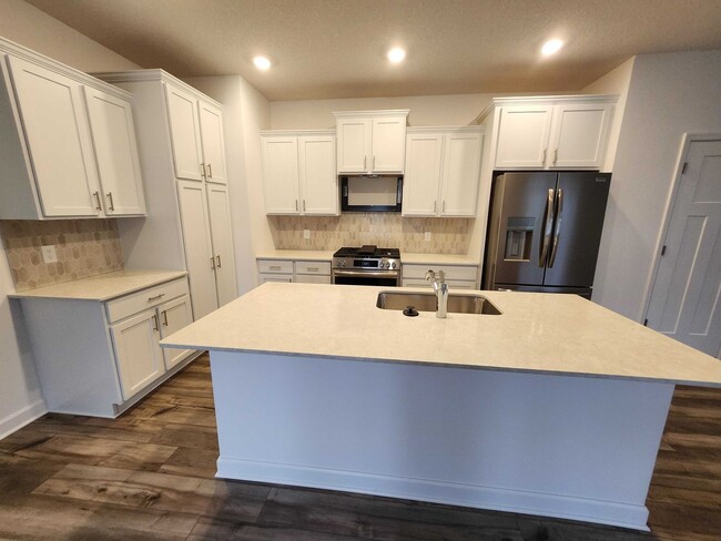 Rare 4 bed brand new construction never be... - Rare 4 bed brand new construction never be... House