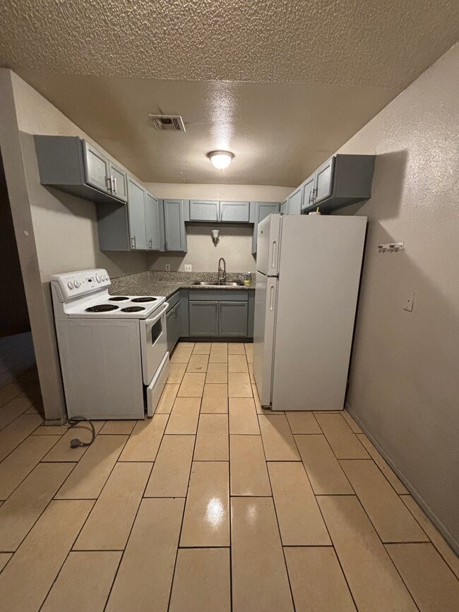 Building Photo - 2428 Statz St Unit Statz B