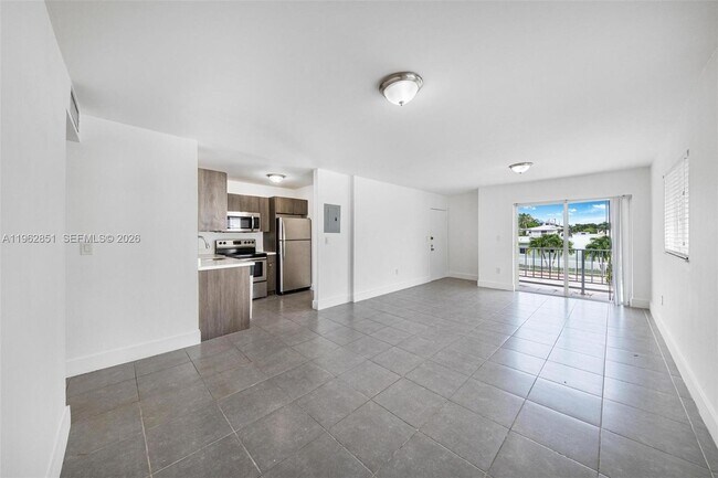 Photo - 740 81st St Unidad 2