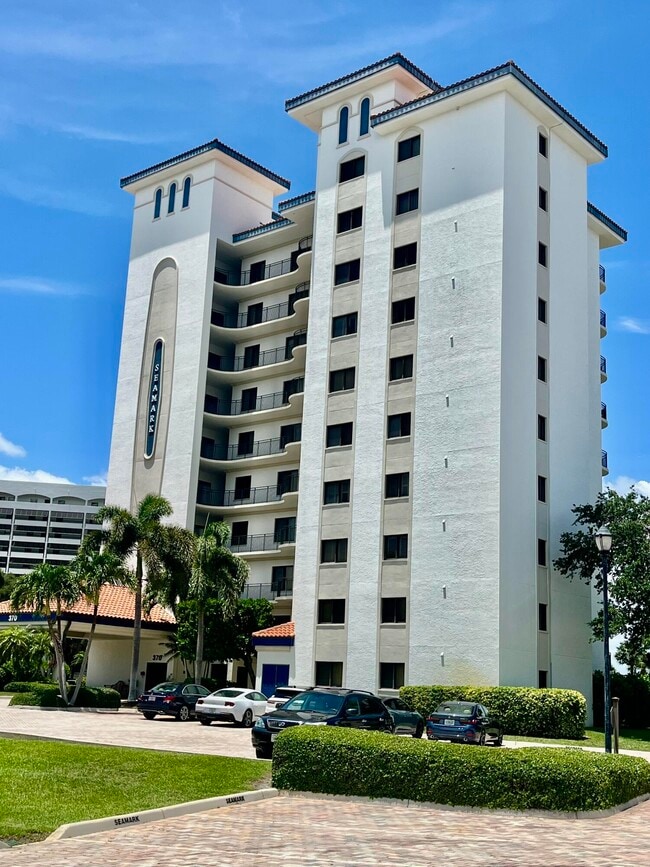 Building Photo - 370 Golfview Rd Unit 302