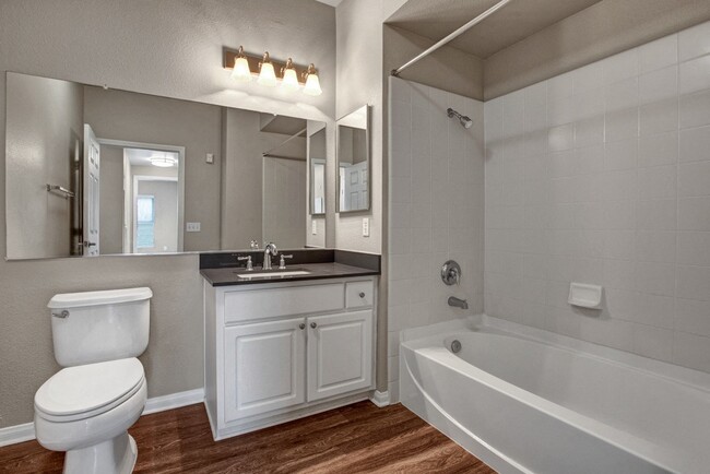 Photo - Broadleaf Apartments