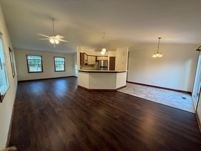 Photo - 1335 Fountain Green Dr