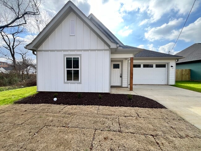 Building Photo - 122 E Grand St