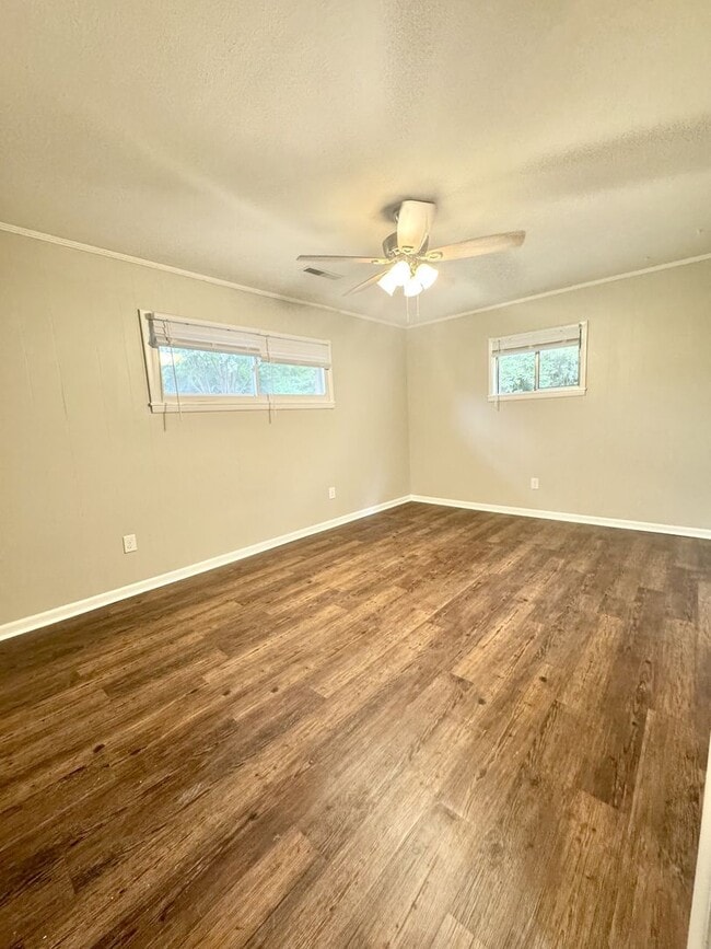 Photo - Available for Short-Term Only!