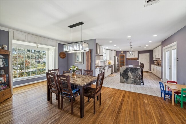 Photo - 701 W 32nd St
