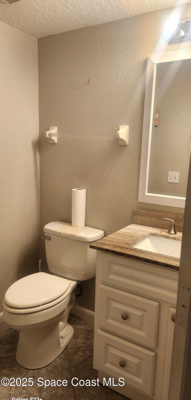 Photo - 2014 Manor Dr NE