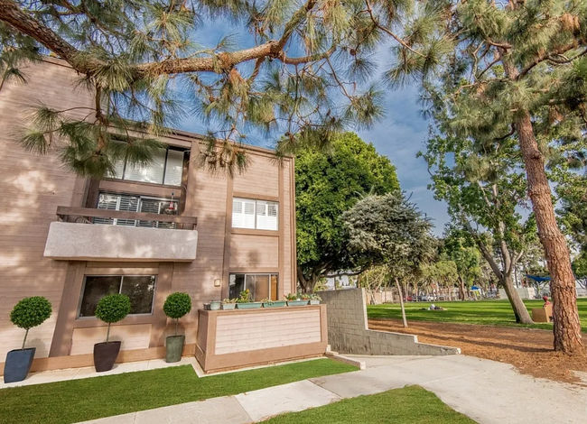 Stunning Tri-Level Townhome in Culver City - Stunning Tri-Level Townhome in Culver City