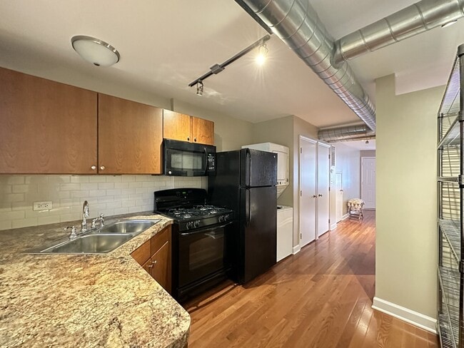 Building Photo - 674 N Orleans St Unit J03P