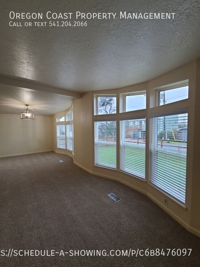 Photo - 7020 Glen Ave