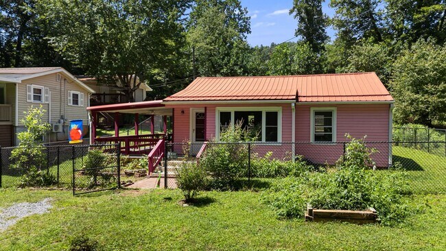 Photo - 513 Hiawassee Ave