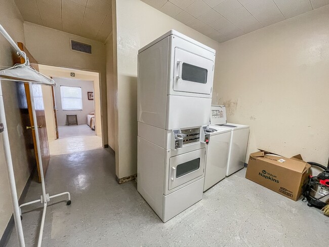 Photo - 13 Bedrooms 3 Bathrooms for rent in LOVING NM