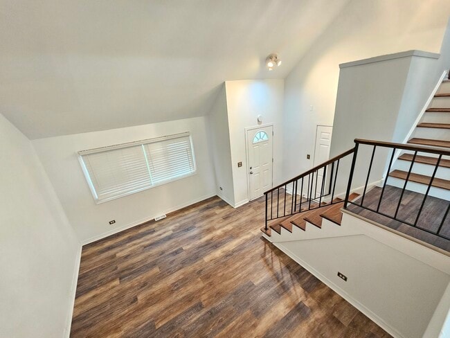 Photo - 571 White Birch Rd