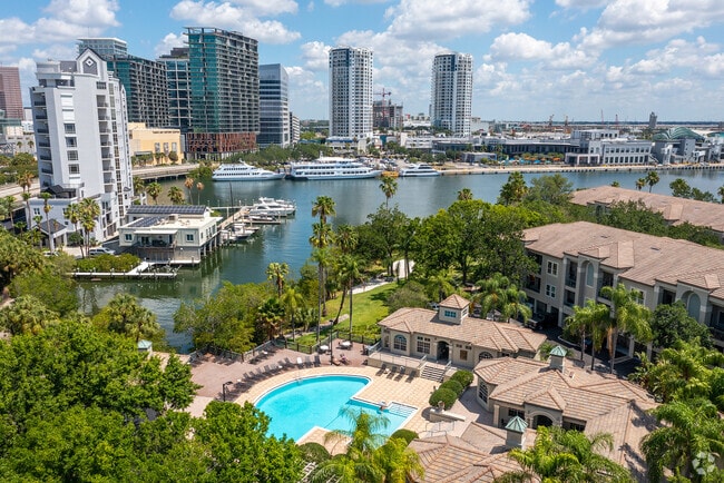 Building Photo - 705 Mainsail Dr Rental