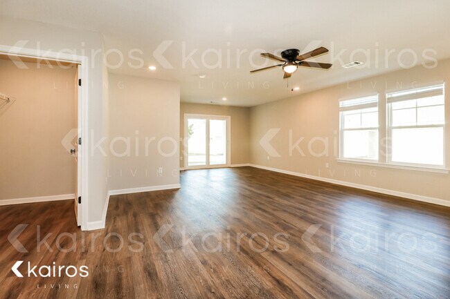 Photo - 124 Cottage Grove Rd