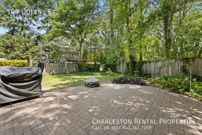 Photo - 105 Queens Ct