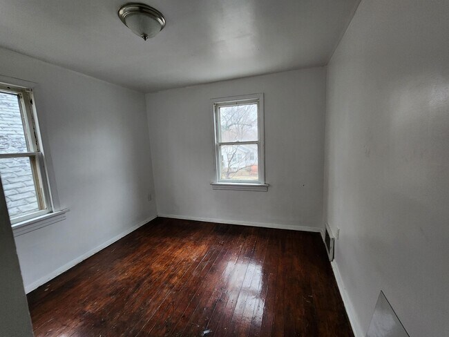 Photo - 4488 Massachusetts St