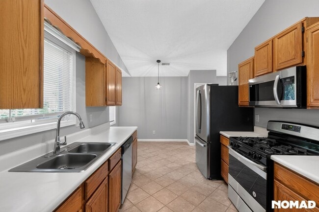 Photo - 933 River Rock Dr