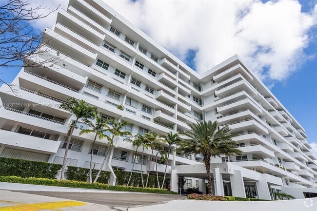 Building Photo - 199 Ocean Ln Dr Unit 310 Rental