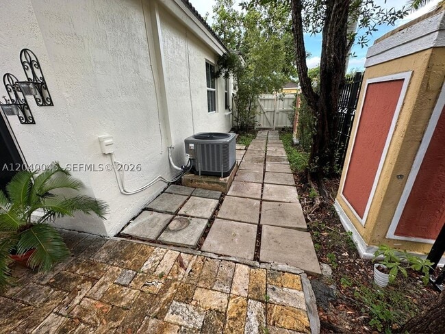 Photo - 4273 NE 10th Ct