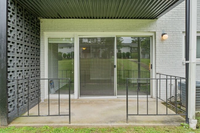 Photo - Monarch Apartments