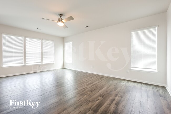 Photo - 404 Stonefence Dr