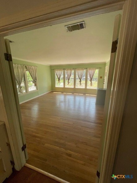 Photo - 107 E Holland St