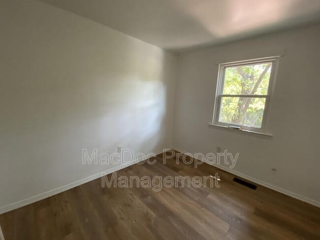 Photo - 611 Anvil Rd