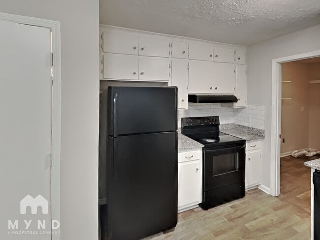 Photo - 225 Baker St