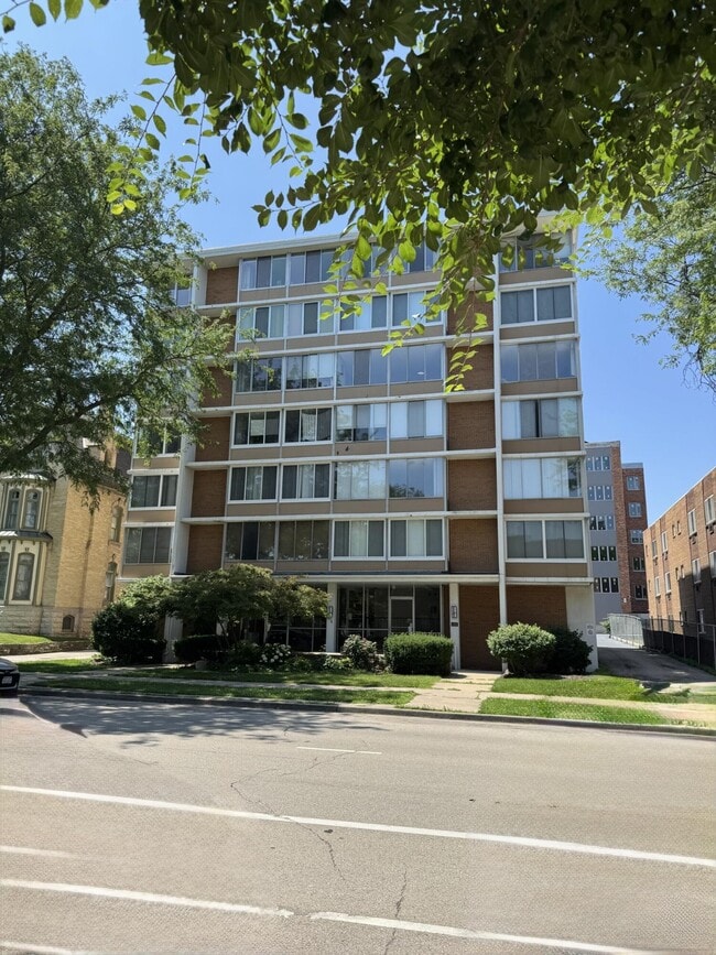 Building Photo - 1409 N Prospect Ave Rental
