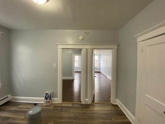 Building Photo - 126 W 19th St Unit 1