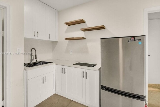 Building Photo - 8330 SW 41st St Unit 1 Rental