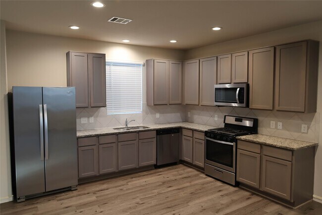 Photo - 2522 Sturgeon Wy