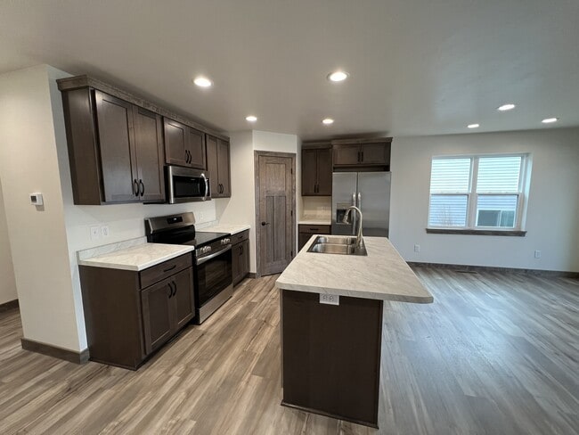 213 Kamps St
