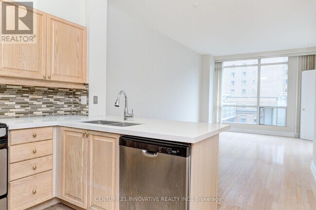 Photo - 7 King St E Unit 1117