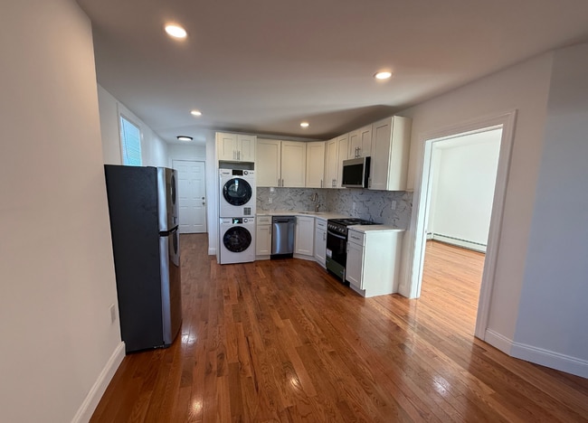 Building Photo - 129 Orleans St Unit 7 Rental