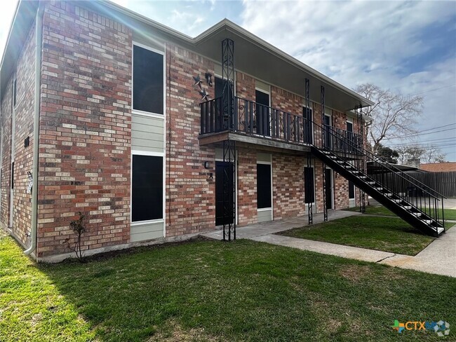 Building Photo - 905 Simpson Rd Unit B Rental
