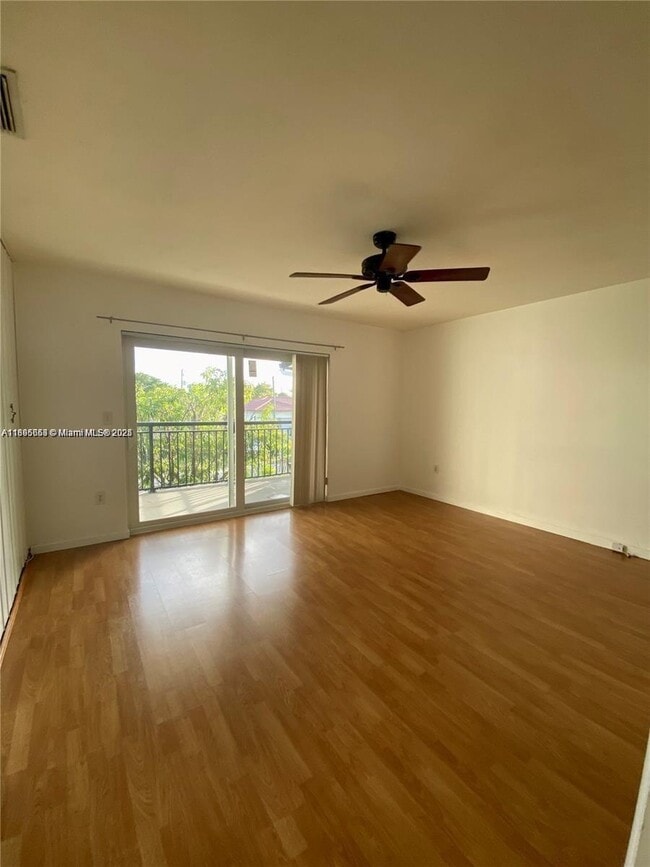 Photo - 2155 NE 122nd St Unidad 2155