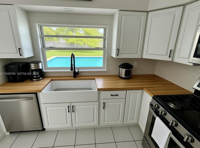 Photo - 9955 SW 214th St