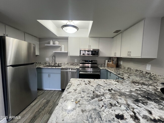 Building Photo - 1351 N Pleasant Dr Unit 1031