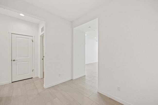 Photo - 821 Amanecer Ave