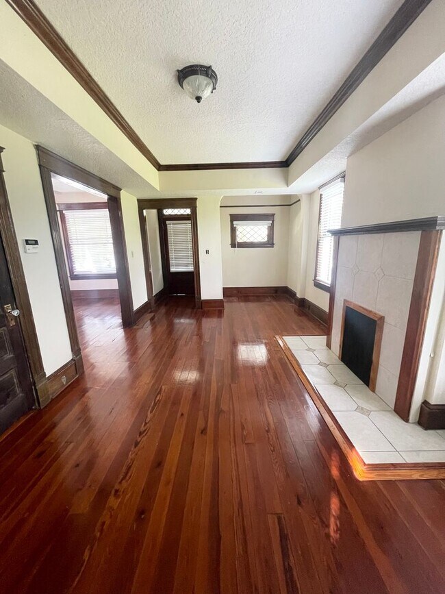Photo - SIL1739      8 Unit 1739  SILVER STREET