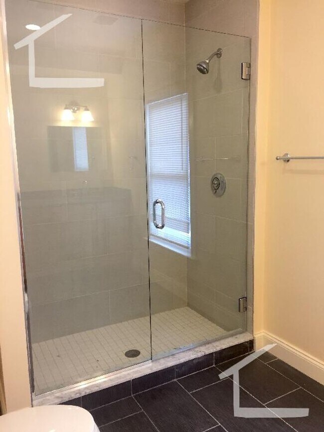 Photo - nice 4 bed in Newton