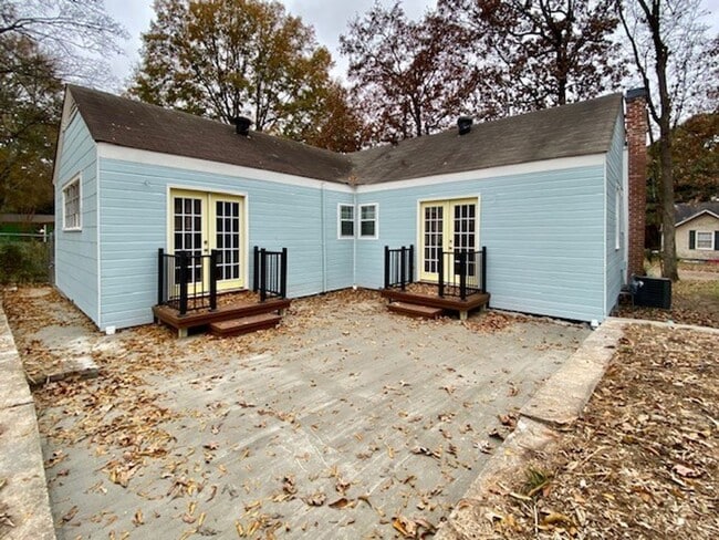 Photo - 3066 Oxford Ave