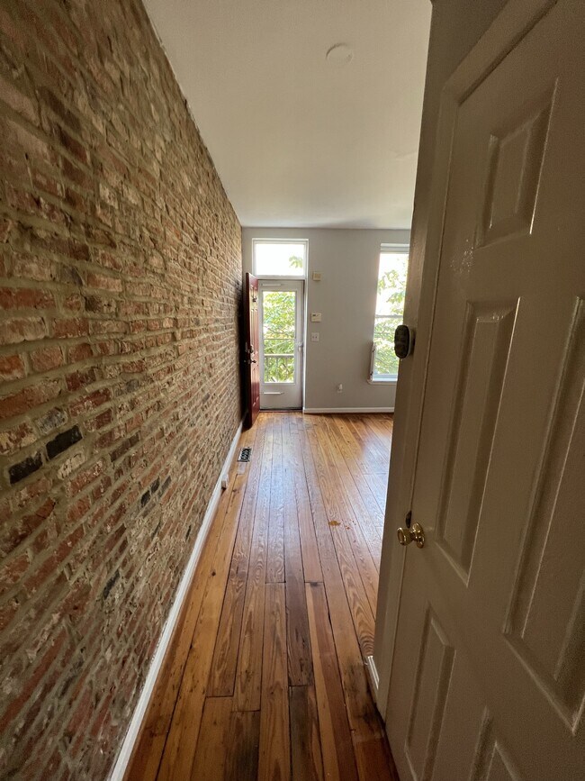 Photo - 627 Harvey St