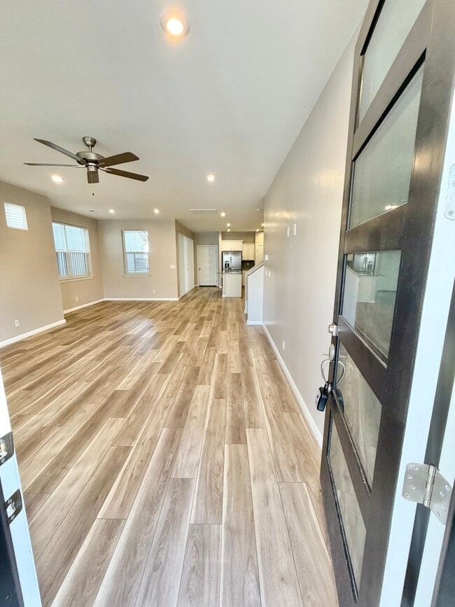 750 W Scarlet Hill Dr