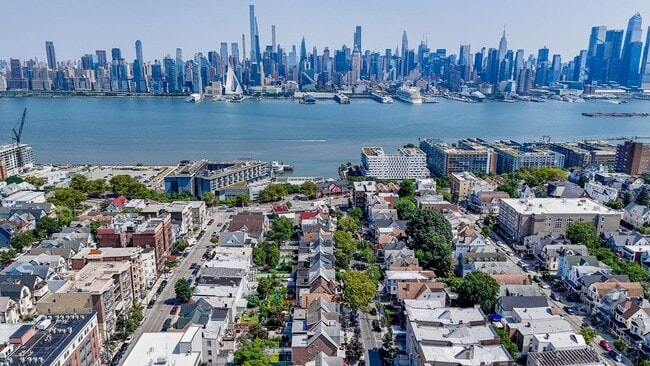 Photo - 41 47th St