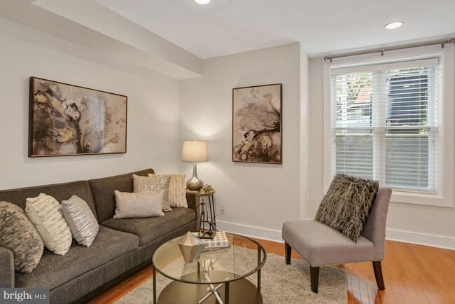 Photo - 43 Hanover Pl NW