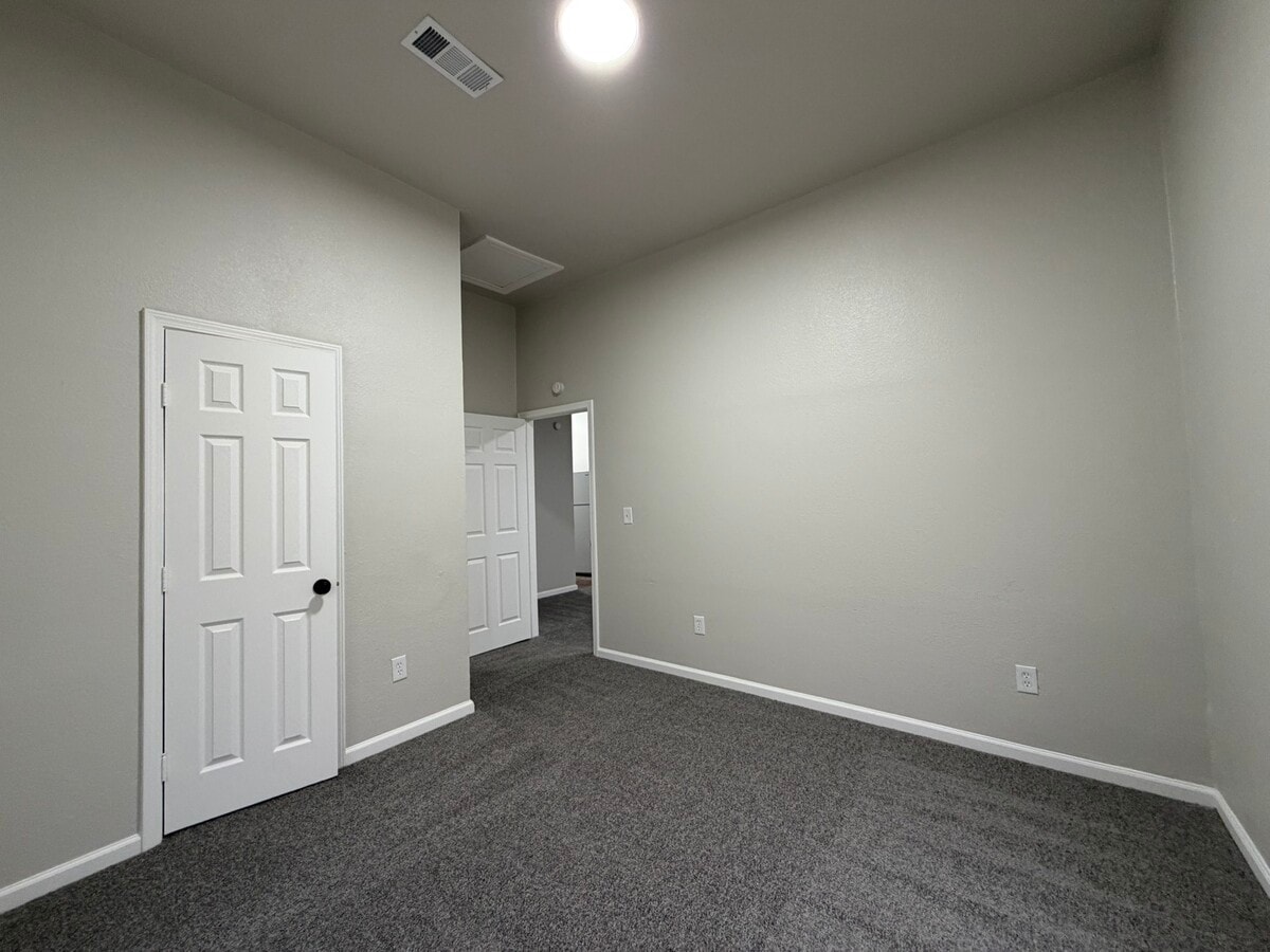 Photo - 3710 Holmes Rd
