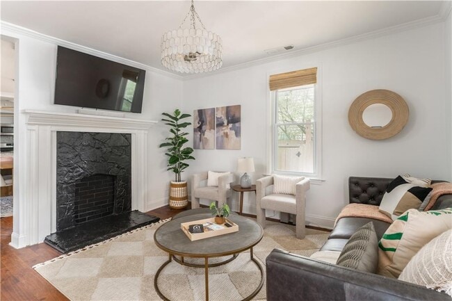 Photo - 200 Lowry St NE