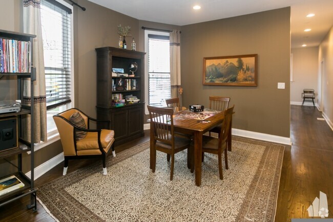 Building Photo - 2506 W Argyle St Unit # 02 Rental